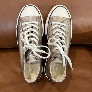 NWOT Gold Converse platform sneakers 🌟